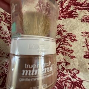 L'Oreal CoCoa Brown powder Foundation Makeup for Seamless Coverage